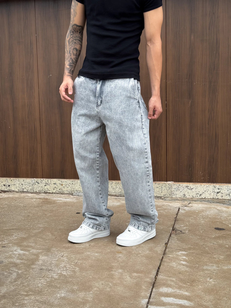 CALÇA JEANS RETA “ CINZA CLEAN STONE ”